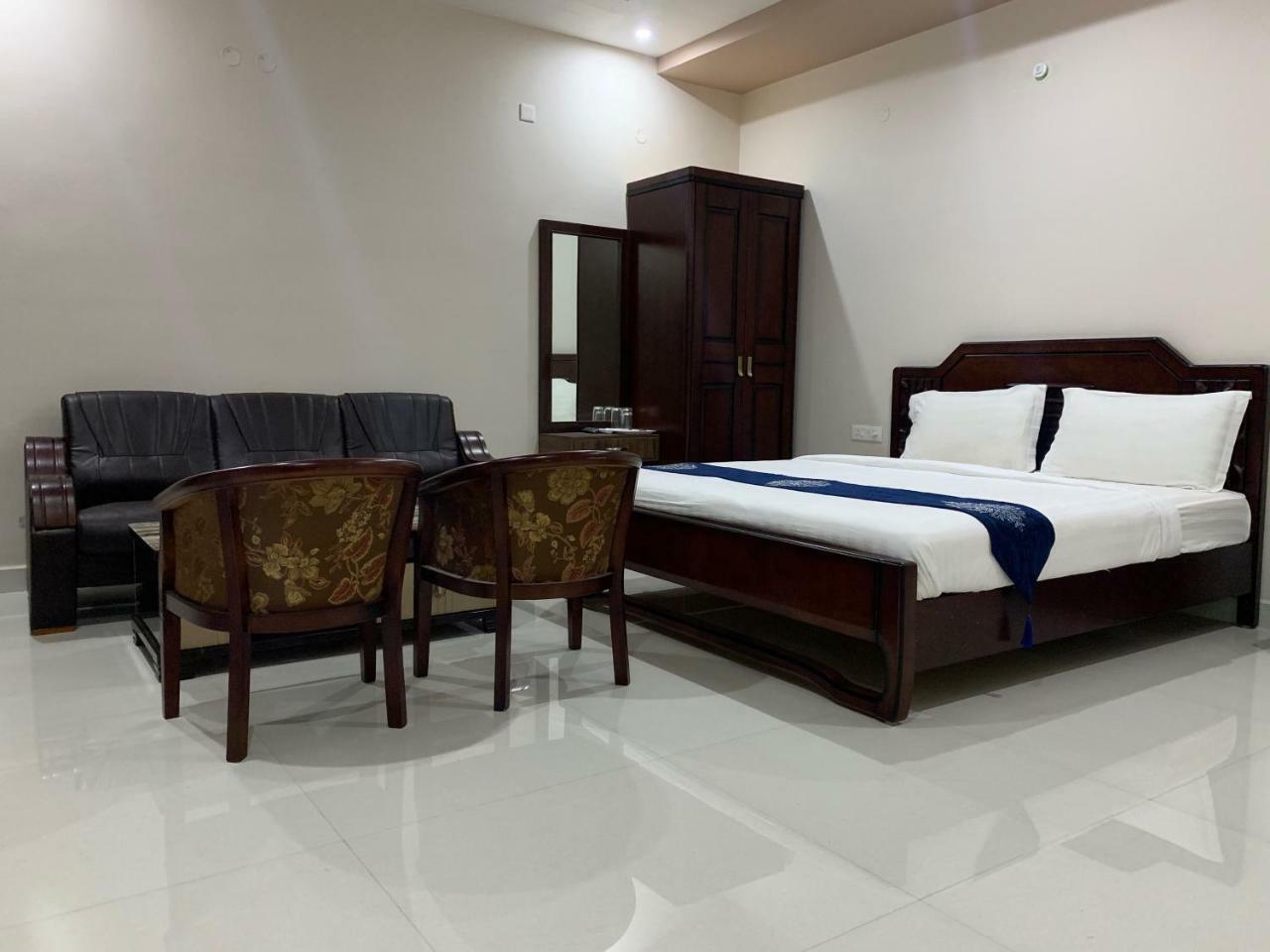 فندق Madanapalleفي  Jnr Grand المظهر الخارجي الصورة